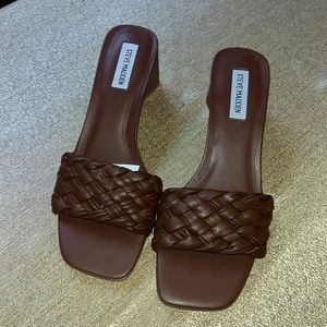NWT Steve Madden brown mules, weave style, 7.5